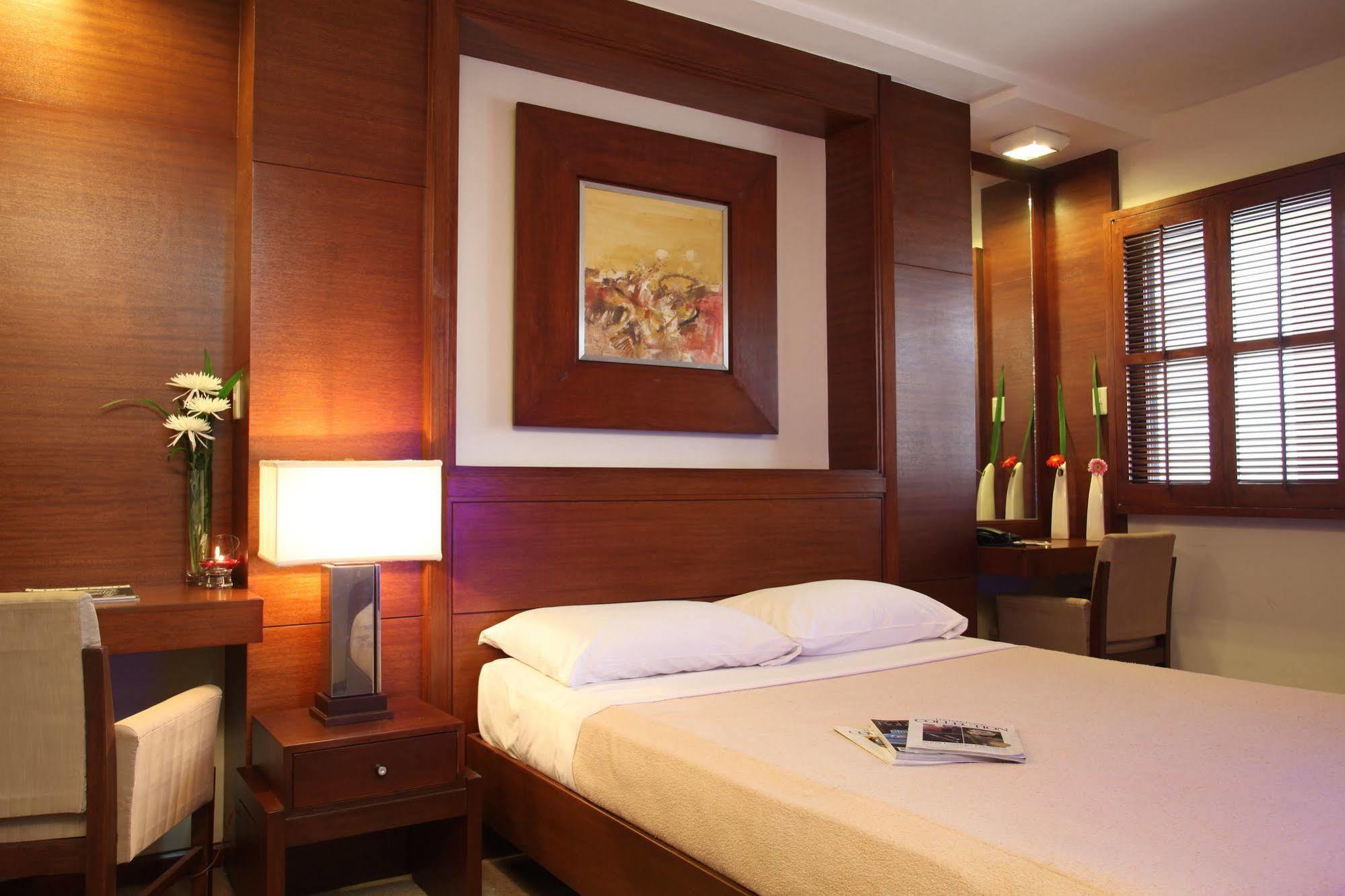 Amorsolo Mansion Hotel Makati City Esterno foto